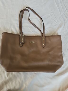 SPECIAL *** Coach "City Zip Tote" in Saddle Brown Crossgrain Leather.